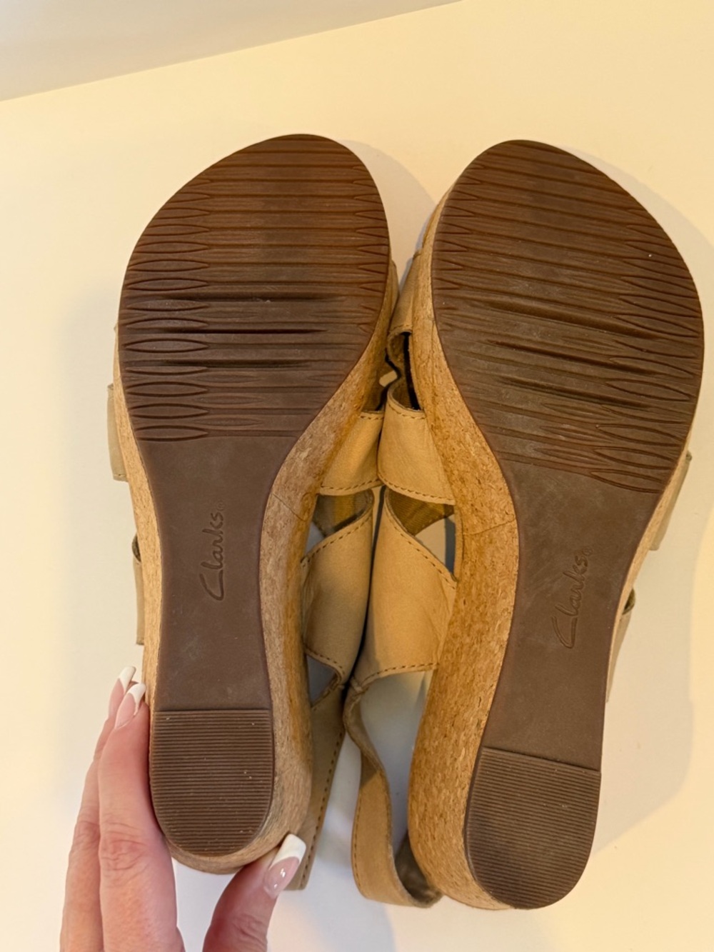 Clarks Women's Beige Open-Toe Suede Slingback Sandals 9.5 - Picture 7 of 8